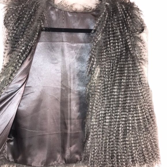 Trendy Faux Ostrich Vest, Size L - Picture 3 of 7